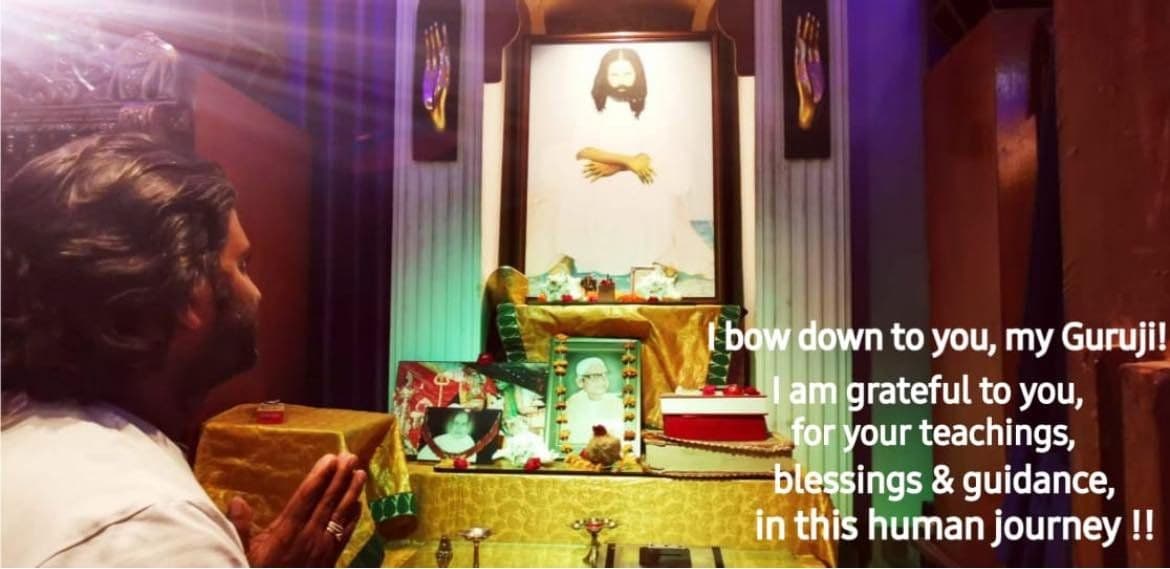 A devotee bowing before a lit portrait, captioned with thanks to Guruji for his teachings, blessings and guidance